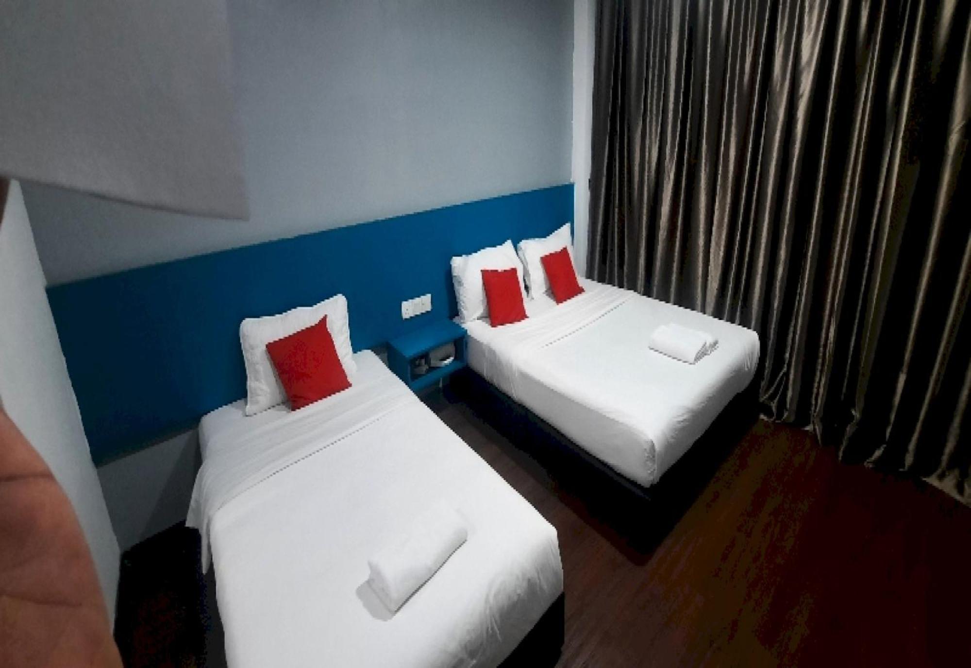 Super Oyo 90724 Rg Hotel Air Hitam Kültér fotó
