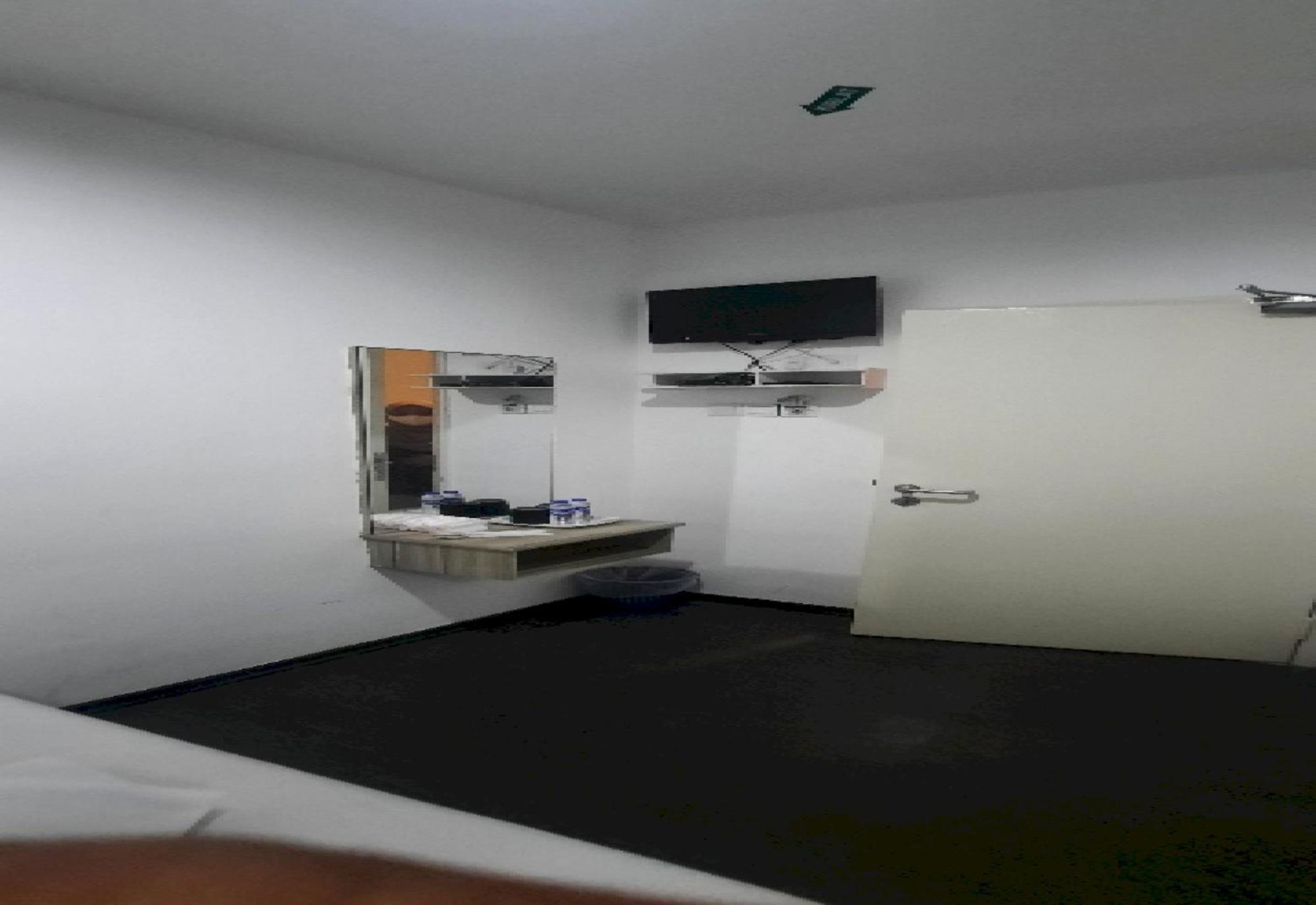 Super Oyo 90724 Rg Hotel Air Hitam Kültér fotó