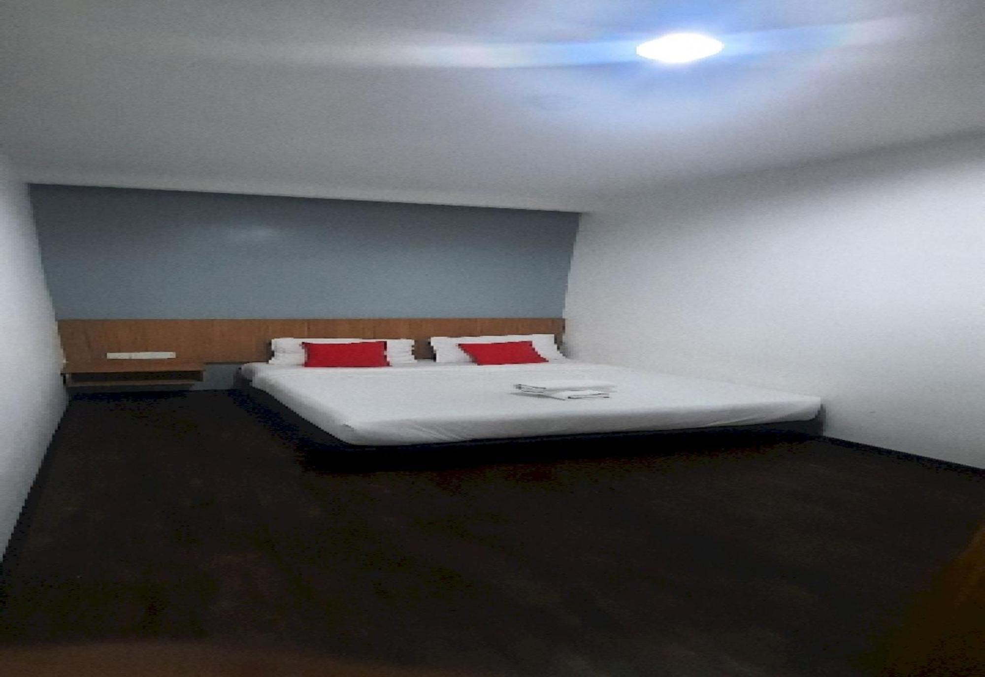 Super Oyo 90724 Rg Hotel Air Hitam Kültér fotó